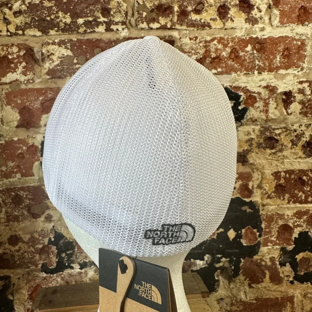 The North Face S/M Fitted Trucker Hat White Alpine Equipment Mountains New